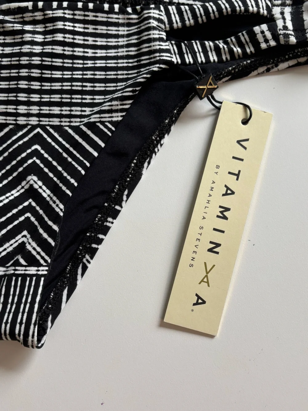 Vitamin A Cheeky Bikini Bottom Black & White Geometric Print Large Swimwear NWT
